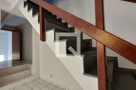 Sala de casa de condomínio para alugar com 2 quartos, 100m² em Taquara, Rio de Janeiro