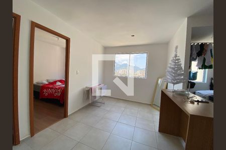 Sala de apartamento para alugar com 2 quartos, 42m² em Del Castilho, Rio de Janeiro