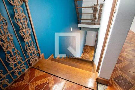 Escadas de acesso quartos de casa para alugar com 3 quartos, 300m² em Parque Santa Madalena, São Paulo