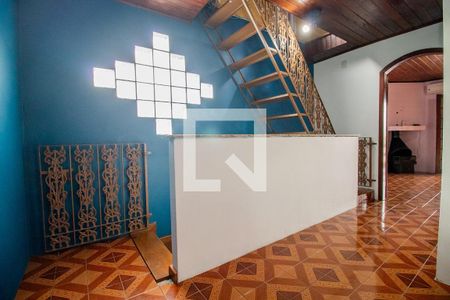 Escadas de acesso quartos de casa para alugar com 3 quartos, 300m² em Parque Santa Madalena, São Paulo