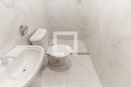 Banheiro de casa para alugar com 1 quarto, 40m² em Vila Verde, São Paulo