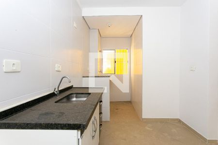 Cozinha de apartamento para alugar com 1 quarto, 39m² em Vila Granada, São Paulo