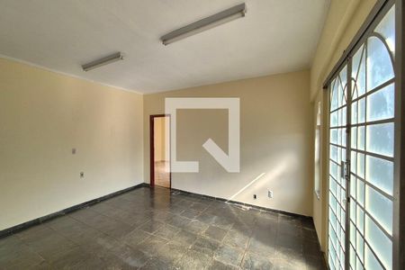 Sala de TV de casa à venda com 4 quartos, 180m² em Vila Joao Jorge, Campinas