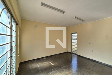 Sala de TV de casa à venda com 4 quartos, 180m² em Vila Joao Jorge, Campinas