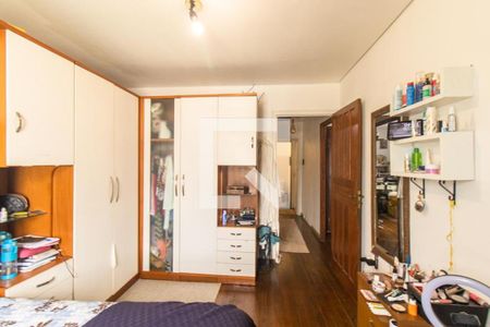 Quarto 1 de casa para alugar com 3 quartos, 300m² em Uberaba, Curitiba