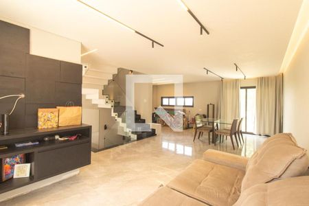 Sala de casa de condomínio para alugar com 2 quartos, 215m² em Pinheirinho, Curitiba