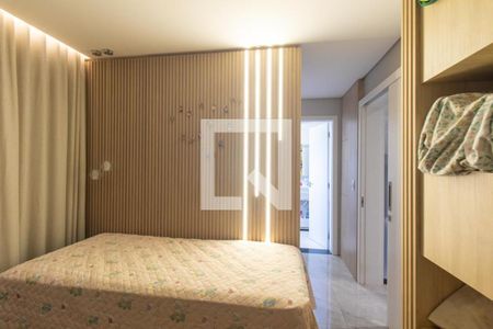 Quarto 1 Suíte de casa de condomínio para alugar com 2 quartos, 215m² em Pinheirinho, Curitiba