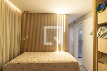 Quarto 1 Suíte de casa de condomínio para alugar com 2 quartos, 215m² em Pinheirinho, Curitiba