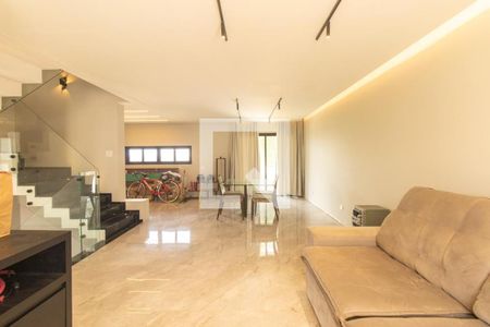 Sala de casa de condomínio para alugar com 2 quartos, 215m² em Pinheirinho, Curitiba