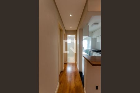 Corredor de apartamento à venda com 2 quartos, 51m² em Parque Maria Domitila, São Paulo