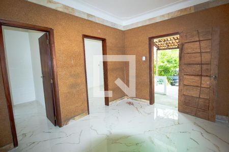 Casa à venda com 4 quartos, 220m² em Rocha Miranda, Rio de Janeiro