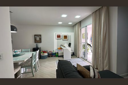 Sala de apartamento para alugar com 2 quartos, 85m² em Jardim Tupanci, Barueri