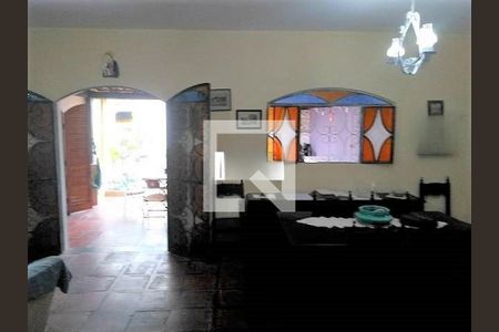 Casa à venda com 4 quartos, 250m² em Vila Inah, São Paulo