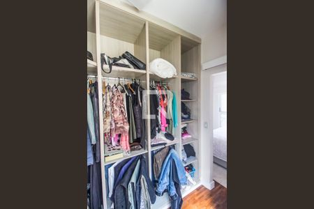 Closet da suíte de casa de condomínio para alugar com 3 quartos, 160m² em Residencial Dois (tambore), Santana de Parnaíba