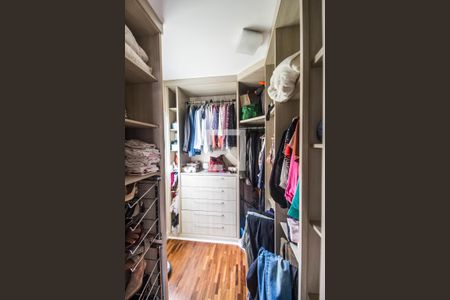 Closet da suíte de casa de condomínio para alugar com 3 quartos, 160m² em Residencial Dois (tambore), Santana de Parnaíba