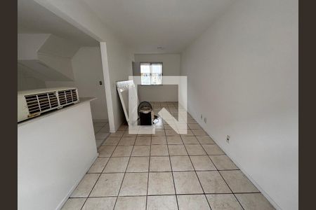 Sala de casa de condomínio para alugar com 3 quartos, 83m² em Vargem Grande, Rio de Janeiro