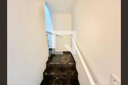 Escada de casa à venda com 3 quartos, 200m² em Jardim Carlu, São Paulo