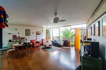 Casa 01 - Sala de casa à venda com 8 quartos, 380m² em Vila Pirajussara, São Paulo