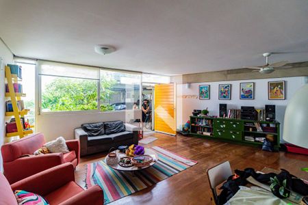 Casa 01 - Sala de casa à venda com 8 quartos, 380m² em Vila Pirajussara, São Paulo