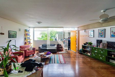 Casa 01 - Sala de casa à venda com 8 quartos, 380m² em Vila Pirajussara, São Paulo