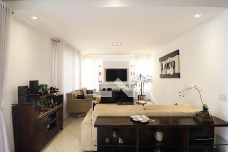 Casa para alugar com 3 quartos, 230m² em Jardim Leonor Mendes de Barros, São Paulo