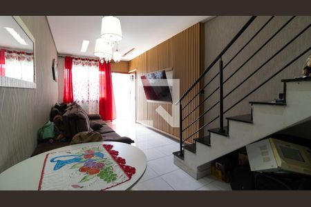 Sala de casa à venda com 2 quartos, 60m² em Jardim Verônia, São Paulo