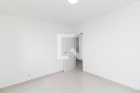 Quarto 1 de apartamento para alugar com 2 quartos, 44m² em Vila Valqueire, Rio de Janeiro