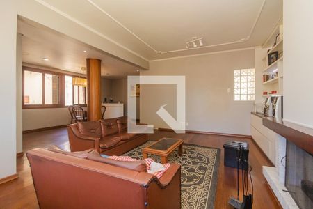 Casa à venda com 3 quartos, 220m² em Camaquã, Porto Alegre