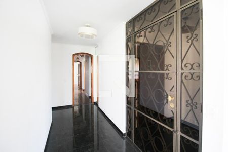 Corredor de apartamento para alugar com 3 quartos, 180m² em Moema, São Paulo