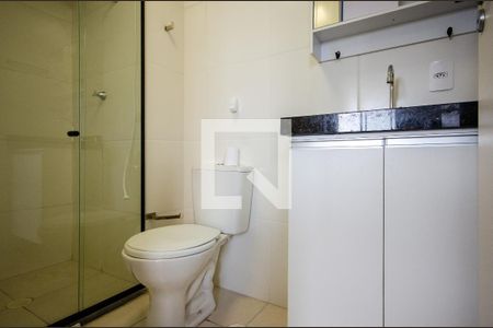 Banheiro de kitnet/studio para alugar com 1 quarto, 24m² em Água Branca, São Paulo