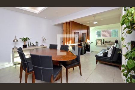 Casa à venda com 3 quartos, 260m² em Cidade São Francisco, São Paulo