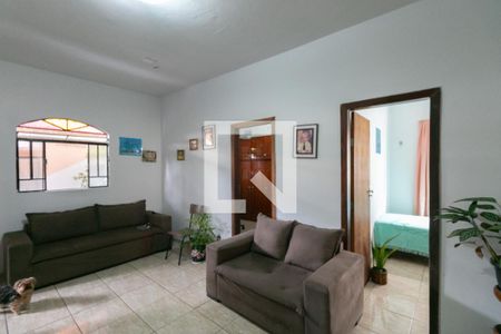 Casa à venda com 4 quartos, 285m² em Floramar, Belo Horizonte