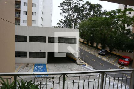 Sala vista de apartamento à venda com 2 quartos, 57m² em Jardim Henriqueta, São Paulo
