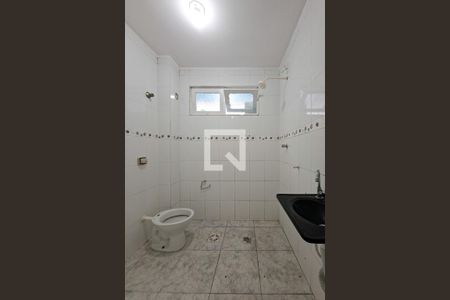 Banheiro Social de kitnet/studio para alugar com 1 quarto, 29m² em Boqueirão, Praia Grande