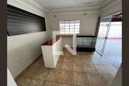 Sala de casa para alugar com 3 quartos, 150m² em Carajás, Uberlândia