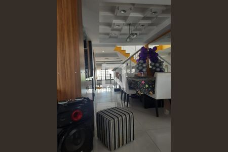 Sala de casa de condomínio à venda com 3 quartos, 310m² em Taquara, Rio de Janeiro