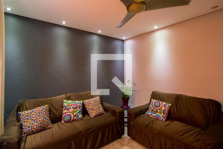 Sala de TV de casa à venda com 3 quartos, 124m² em Jardim Marek, Santo André