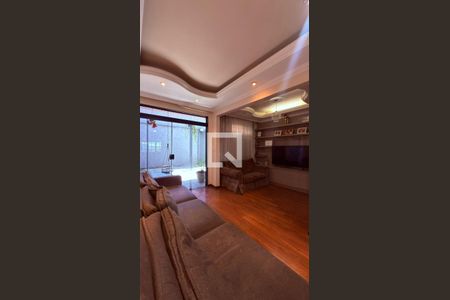 Casa à venda com 5 quartos, 260m² em Santa Maria, Belo Horizonte