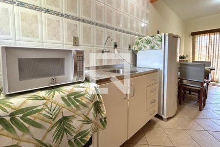 Cozinha de apartamento para alugar com 1 quarto, 70m² em Campeche Leste, Florianópolis