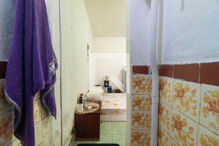 Banheiro da Suíte de casa à venda com 2 quartos, 35m² em Jardim Itacolomi, São Paulo