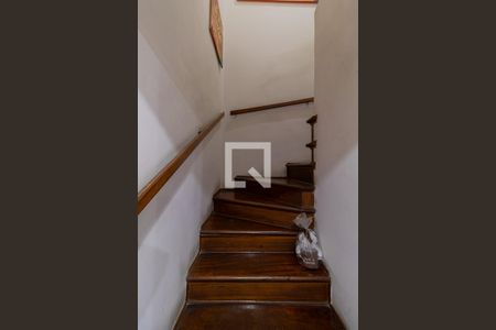Escada de casa de condomínio para alugar com 3 quartos, 120m² em Cangaiba, São Paulo
