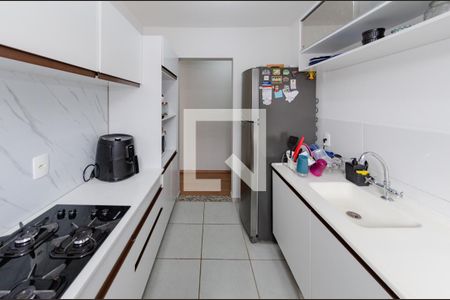 Cozinha de apartamento para alugar com 2 quartos, 59m² em João Pinheiro, Belo Horizonte