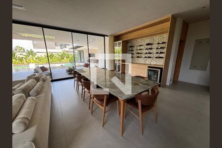 Sala de casa de condomínio à venda com 5 quartos, 1500m² em Barra da Tijuca, Rio de Janeiro