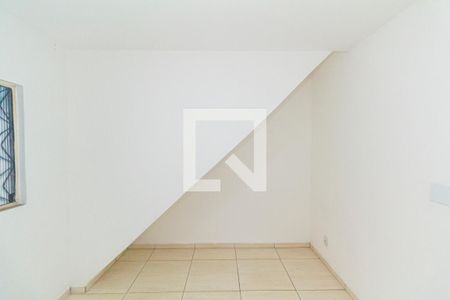 Sala de casa para alugar com 1 quarto, 55m² em Marechal Hermes, Rio de Janeiro