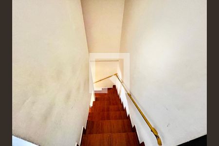 Escada de casa à venda com 3 quartos, 92m² em Vila Dionisia, São Paulo