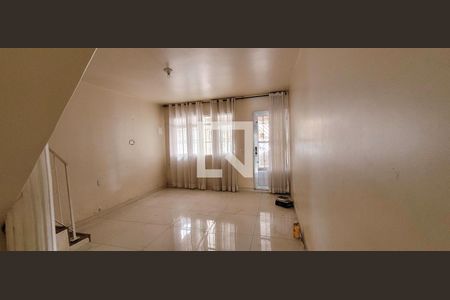 Casa para alugar com 3 quartos, 131m² em Jardim Nossa Senhora D’ajuda, Itaquaquecetuba