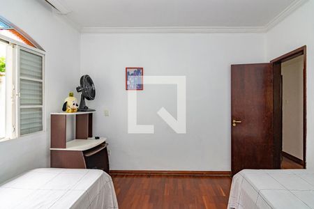Quarto de casa à venda com 3 quartos, 177m² em João Pinheiro, Belo Horizonte