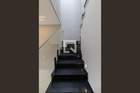 Escada de casa à venda com 2 quartos, 90m² em Cidade São Miguel, São Paulo