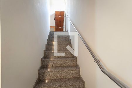 Escada de casa de condomínio à venda com 3 quartos, 130m² em Copacabana, Belo Horizonte