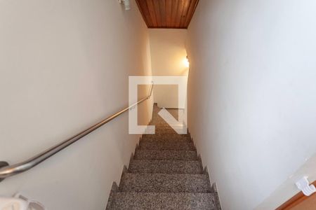 Escada de casa de condomínio à venda com 3 quartos, 130m² em Copacabana, Belo Horizonte